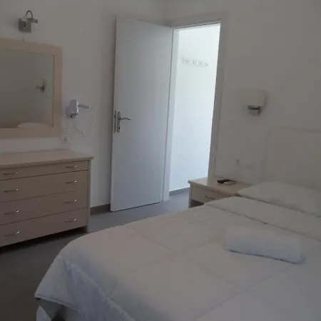 Taxiarchis Agios Georgios (Irakleia)